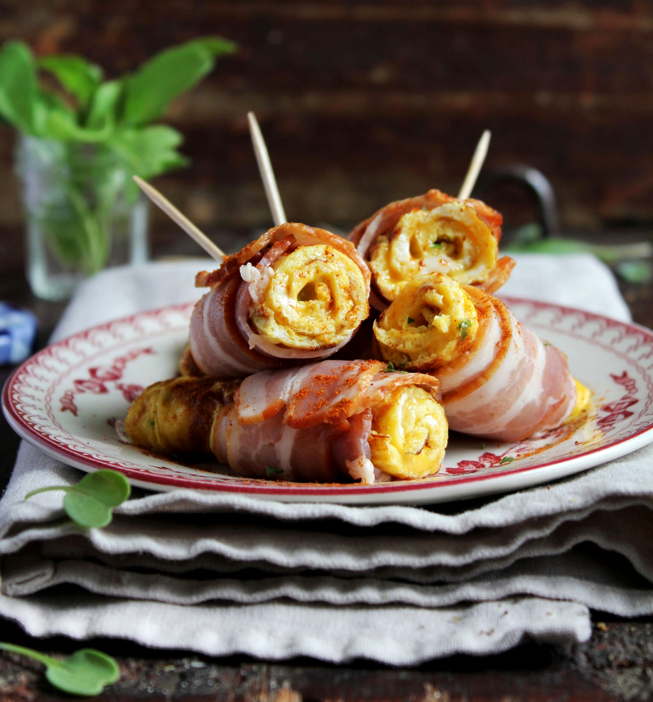 Omelette rolls with bacon 2